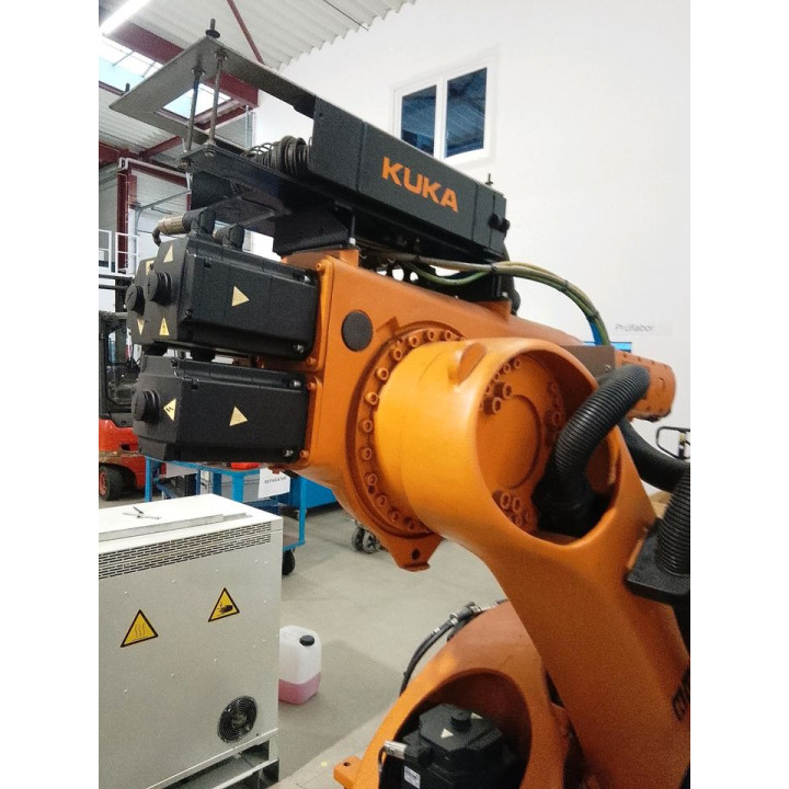 KUKA KR30 Robot | KRC4 Controller, 2017, 3,500 Hours