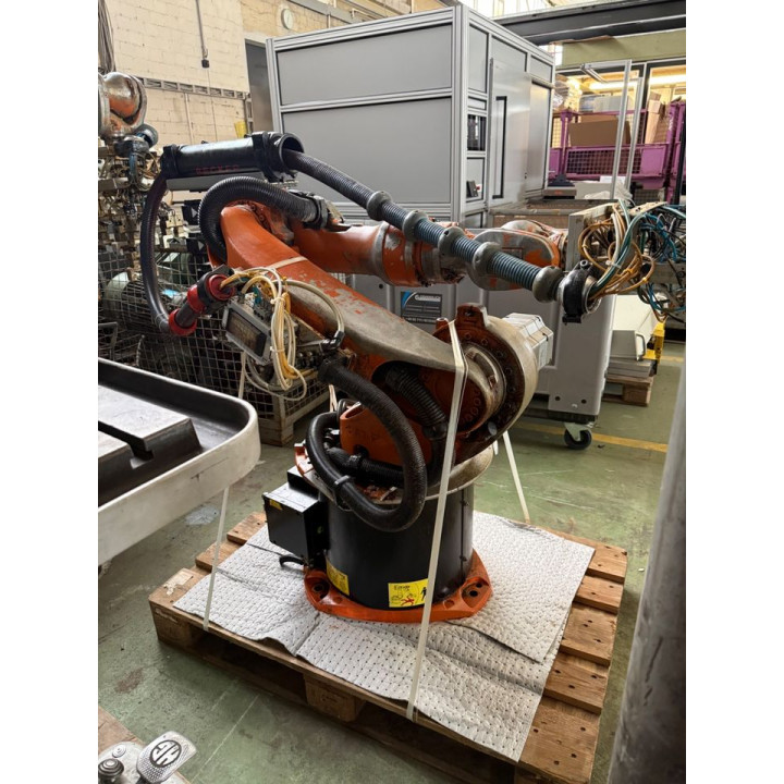 KUKA KR16 Endüstriyel Robot | 6 Eksen, 16kg Yük Kapasitesi