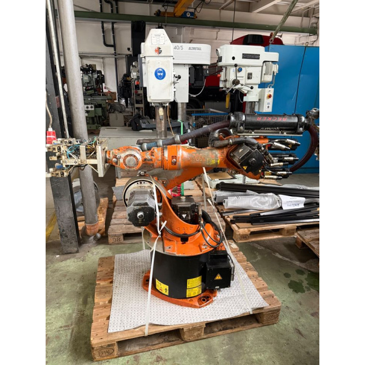 KUKA KR16 Endüstriyel Robot | 6 Eksen, 16kg Yük Kapasitesi